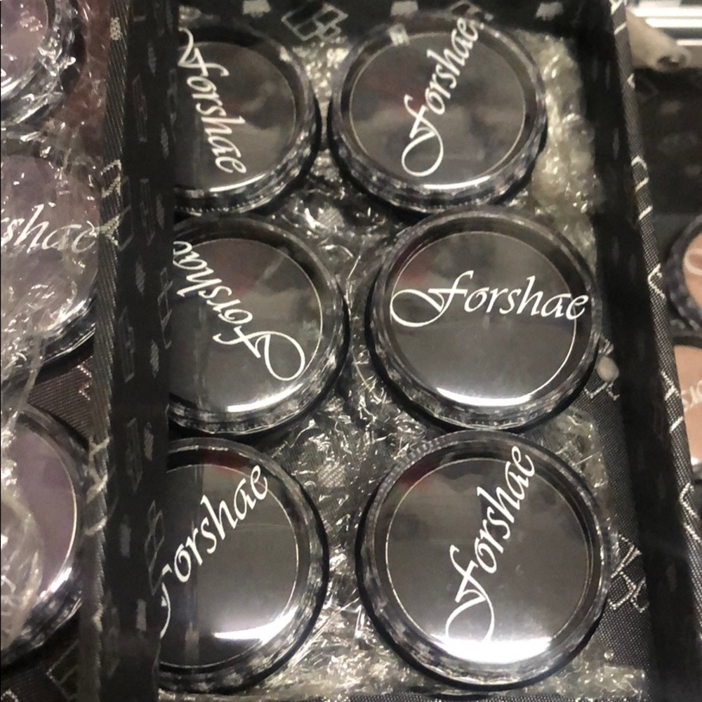 Eyeshadow - Picture 2 of 8